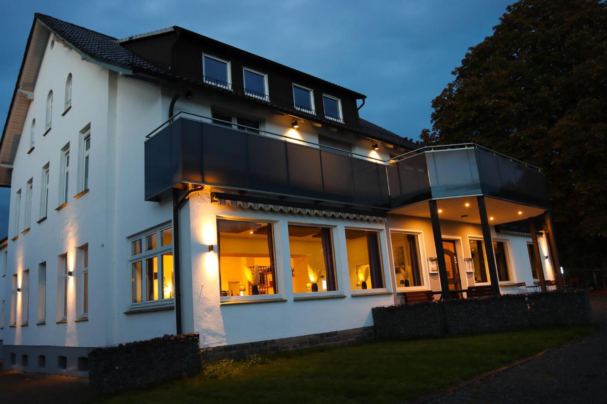 Luebkes Ferienwohnungen & Apartments Allendorf  외부 사진